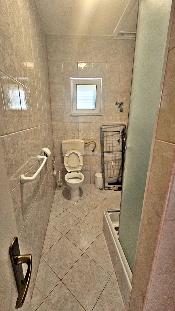 Casa con appartamenti a Okrug Gornji/Čiovo, seconda fila dal mare - 5 appartamenti